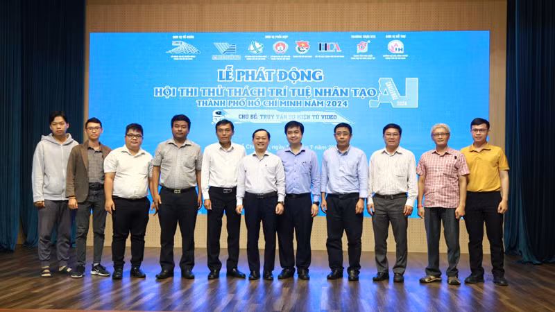Các đại biểu chụp ảnh lưu niệm tại lễ phát động hội thi. Các đại biểu chụp ảnh lưu niệm tại lễ phát động hội thi.