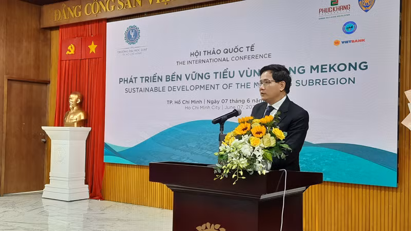 Đại biểu phát biểu tại hội thảo.
