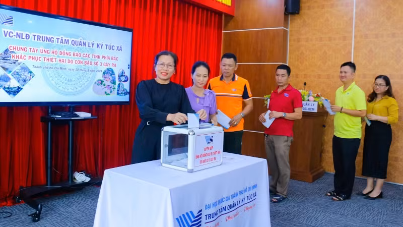 Trung tâm Quản lý Ký túc xá Đại học Quốc gia Thành phố Hồ Chí Minh tổ chức phát động quyên góp ủng hộ đồng bào các tỉnh phía bắc bị thiệt hại do cơn bão số 3 gây ra. (Ảnh KTX) Trung tâm Quản lý Ký túc xá Đại học Quốc gia Thành phố Hồ Chí Minh tổ chức phát động quyên góp ủng hộ đồng bào các tỉnh phía bắc bị thiệt hại do cơn bão số 3 gây ra. (Ảnh KTX)