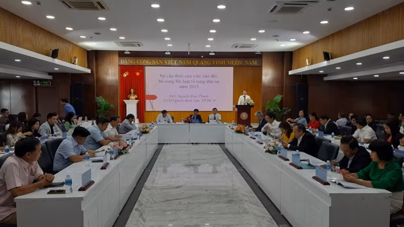 Quang cảnh hội thảo “Góp ý sửa đổi, bổ sung Bộ luật Tố tụng Dân sự năm 2015 từ yêu cầu của thực tiễn xét xử”.