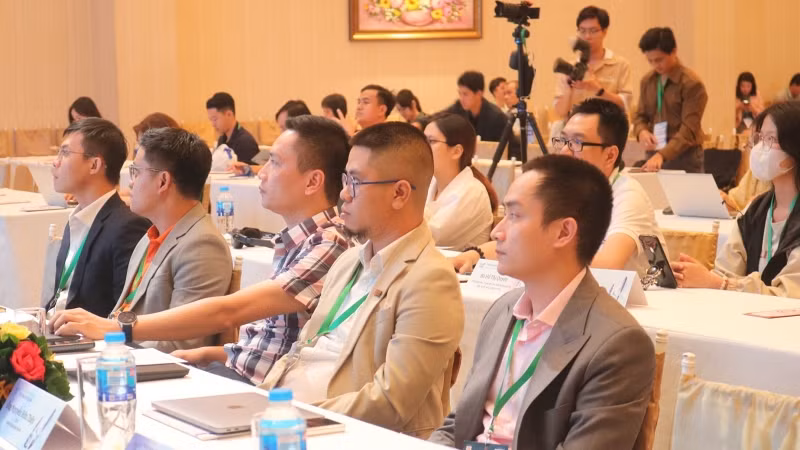 Các đại biểu tham dự hội thảo. Các đại biểu tham dự hội thảo.