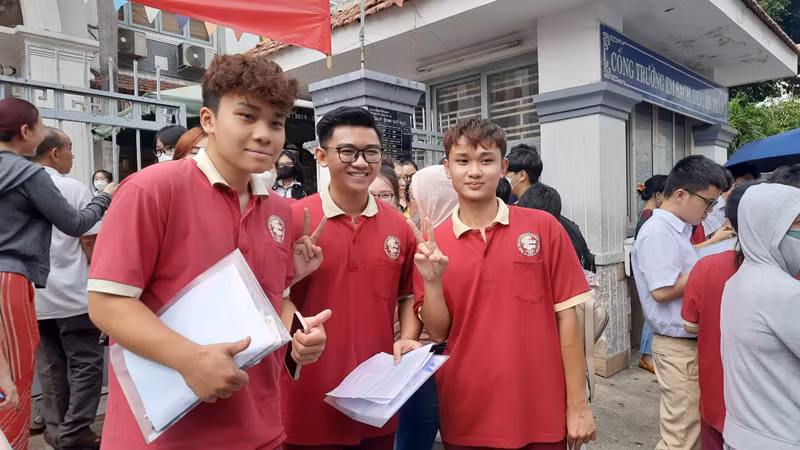 Thí sinh tự tin và hy vọng vào kết quả thi tốt nghiệp (Điểm thi Trường trung học cơ sở Trần Văn Ơn, quận 1, Thành phố Hồ Chí Minh).