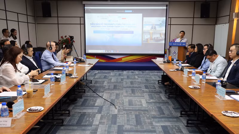 Quang cảnh diễn đàn