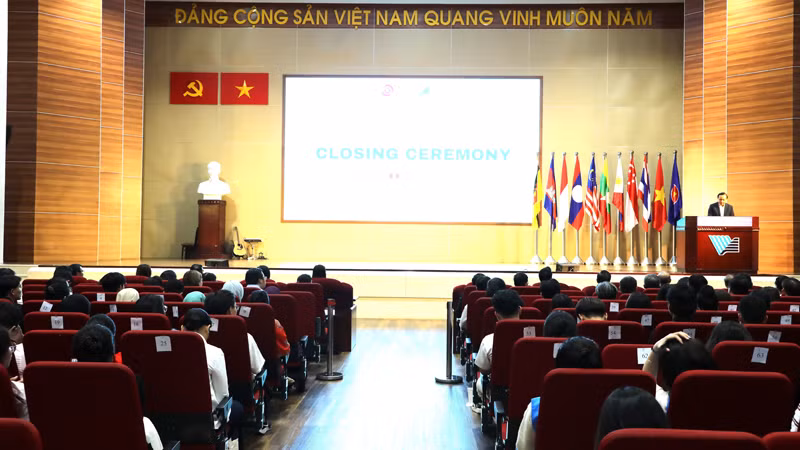 Quang cảnh lễ bế mạc.