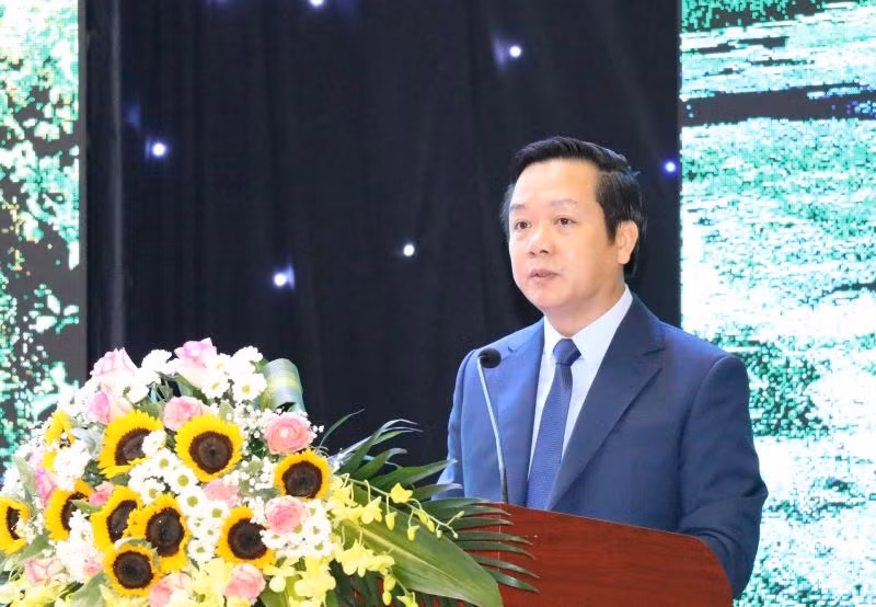 Tiến sĩ Phạm Quang Ngọc, Phó Bí thư Tỉnh Ủy, Chủ tịch Ủy ban nhân dân tỉnh Ninh Bình phát biểu tại phiên khai mạc (Ảnh: Đức Phương) Tiến sĩ Phạm Quang Ngọc, Phó Bí thư Tỉnh Ủy, Chủ tịch Ủy ban nhân dân tỉnh Ninh Bình phát biểu tại phiên khai mạc (Ảnh: Đức Phương)
