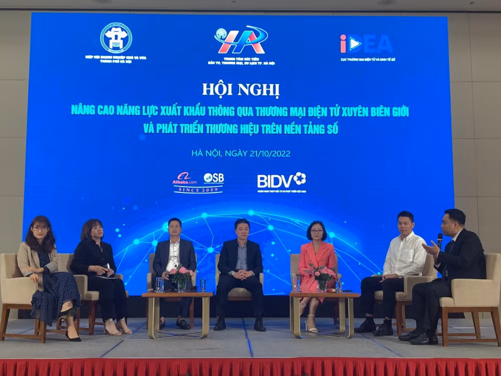 Tại Hội nghị, cùng với Cục Thương mại điện tử và Kinh tế số, các đối tác đã chia sẻ, giới thiệu nhiều nội dung hữu ích trong lĩnh vực thương mại điện tử và chuyển đổi số.