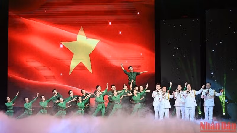 Tiết mục nghệ thuật chào mừng Lễ kỷ niệm.