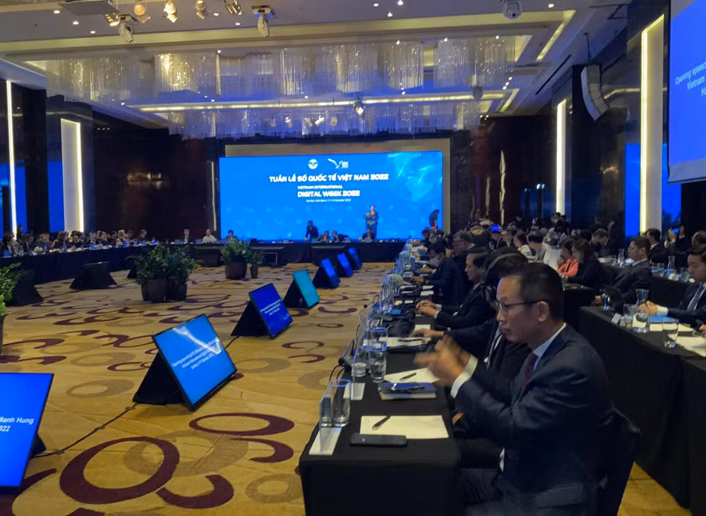 350 đại biểu là lãnh đạo các bộ chuyên ngành, các cơ quan quản lý, hiệp hội, tổ chức, doanh nghiệp công nghệ số của các nước ASEAN và các nước đối thoại tham dự Tuần lễ Số quốc tế Việt Nam 2022. 350 đại biểu là lãnh đạo các bộ chuyên ngành, các cơ quan quản lý, hiệp hội, tổ chức, doanh nghiệp công nghệ số của các nước ASEAN và các nước đối thoại tham dự Tuần lễ Số quốc tế Việt Nam 2022.