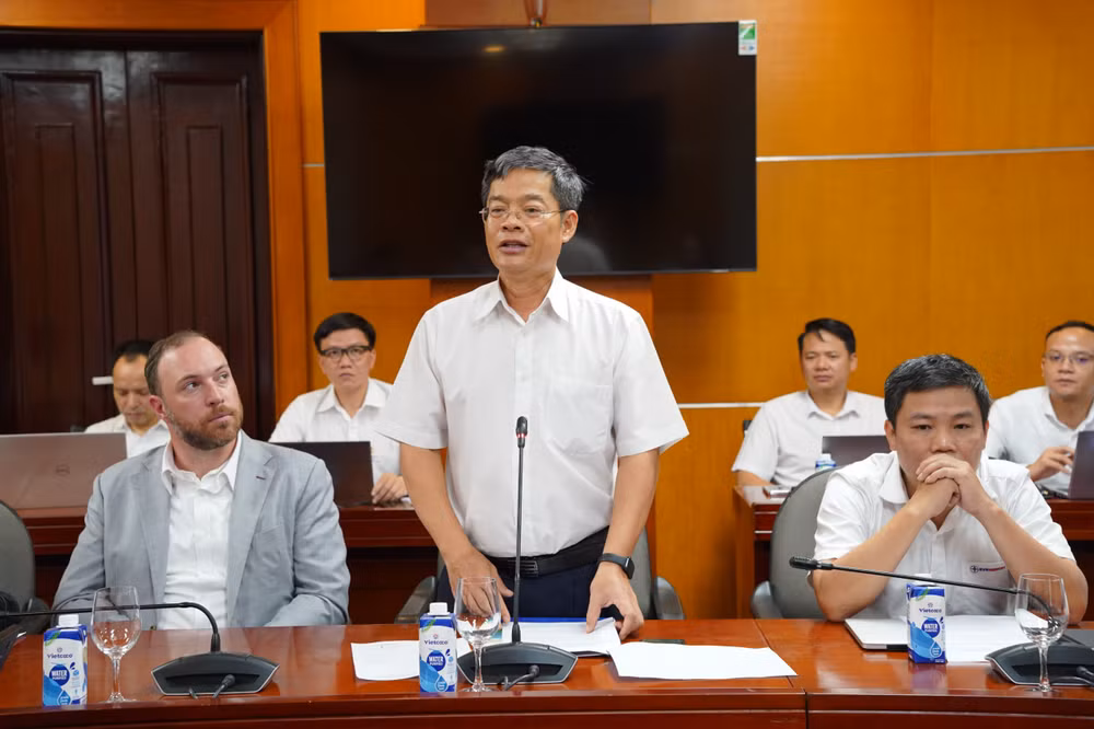 Phó Tổng giám đốc EVN Nguyễn Tài Anh phát biểu tại buổi làm việc.
