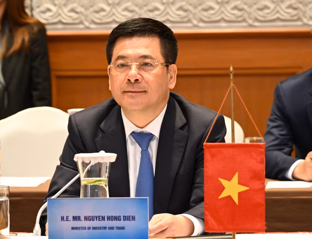 Bộ trưởng Công thương Nguyễn Hồng Diên phát biểu tại cuộc họp