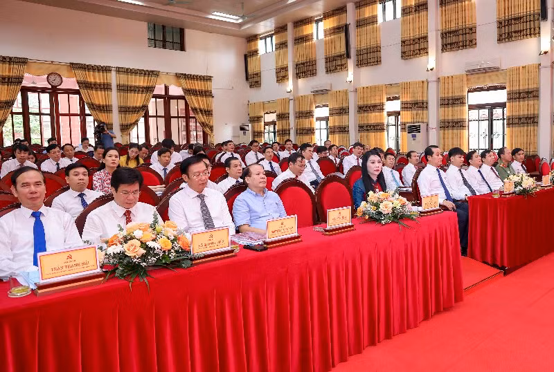 Các học viên tham gia khóa bồi dưỡng kiến thức.