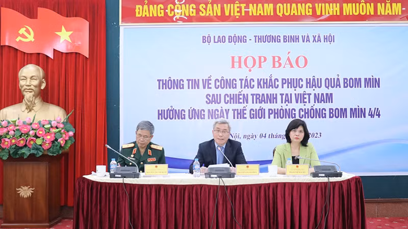 Quang cảnh buổi họp báo.