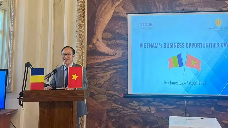 Đại sứ Việt Nam tại Romania Đỗ Đức Thành phát biểu tại sự kiện. (Ảnh: Đại sứ quán Việt Nam tại Romania)