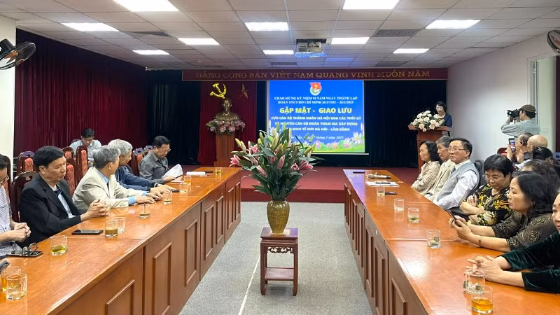 Toàn cảnh buổi gặp mặt, giao lưu.