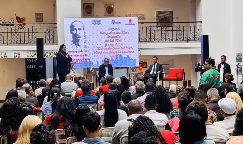 Thứ trưởng Ngoại giao Venezuela Tatiana Pugh phát biểu tại tọa đàm. (Ảnh: Đại sứ quán Việt Nam tại Venezuela)