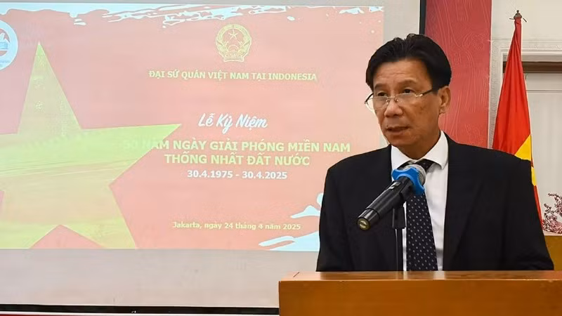 Đại sứ Việt Nam tại Indonesia Tạ Văn Thông phát biểu tại buổi lễ. (Ảnh: Đại sứ quán Việt Nam tại Indonesia)