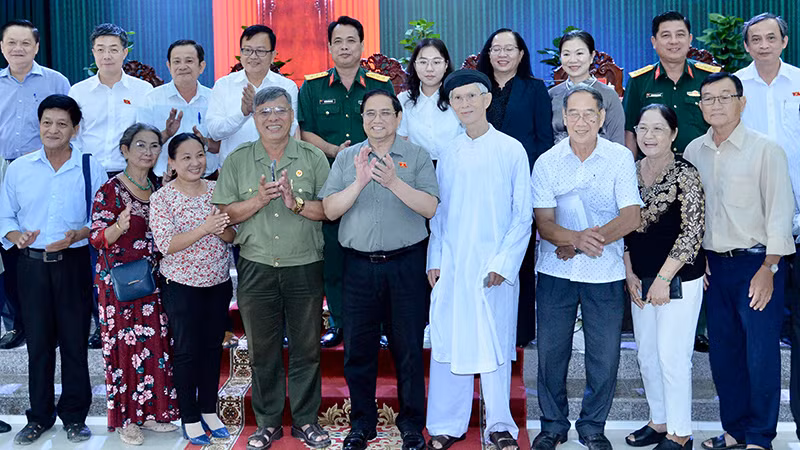 Thủ tướng Phạm Minh Chính với các đại biểu tham dự hội nghị.