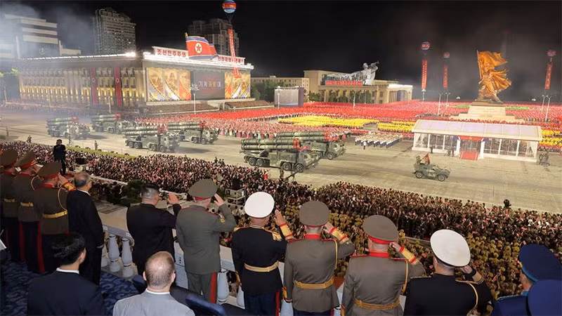 Những tên lửa xuất hiện trong lễ duyệt binh. (Ảnh: KCNA) Những tên lửa xuất hiện trong lễ duyệt binh. (Ảnh: KCNA)