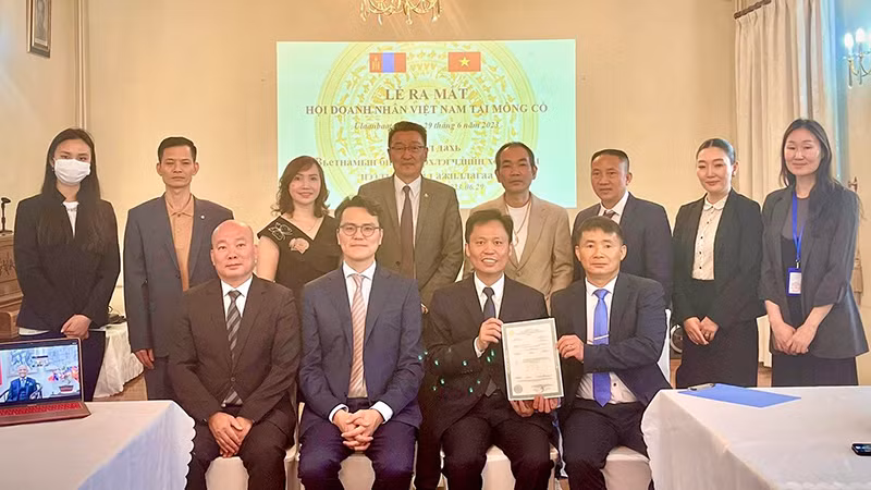 Các đại biểu tham dự lễ ra mắt Hội Doanh nhân Việt Nam tại Mông Cổ. (Ảnh: Đại sứ quán Việt Nam tại Mông Cổ)