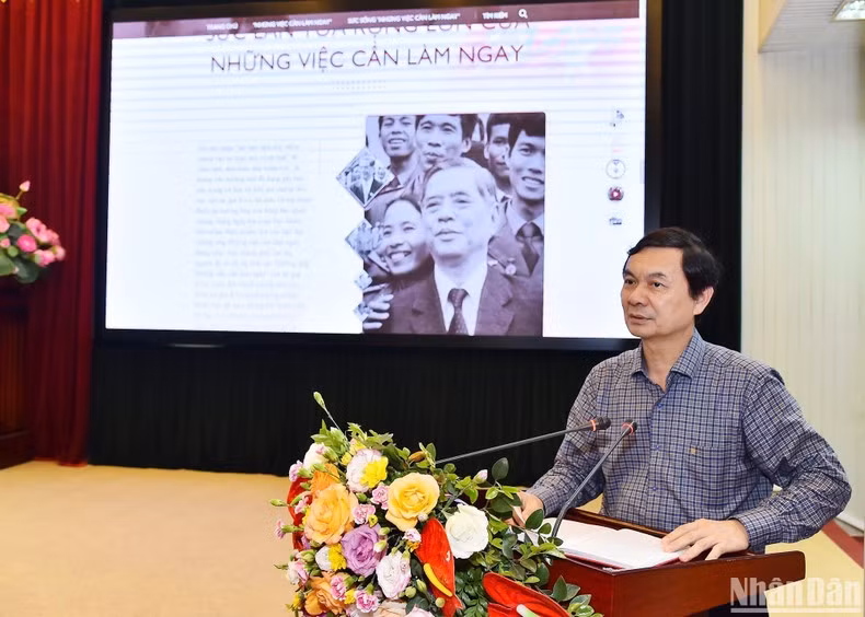 Đồng chí Ngô Minh Tuấn, Tổng Biên tập Tạp chí Xây dựng Đảng phát biểu tại buổi lễ. Đồng chí Ngô Minh Tuấn, Tổng Biên tập Tạp chí Xây dựng Đảng phát biểu tại buổi lễ.