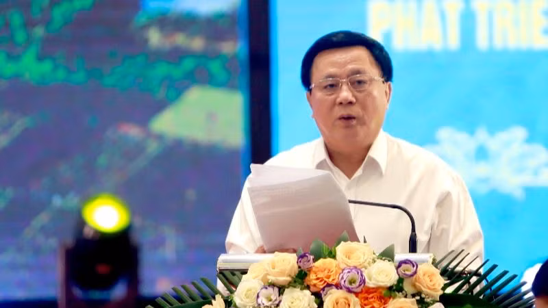Đồng chí Nguyễn Xuân Thắng phát biểu ý kiến tại Hội thảo.