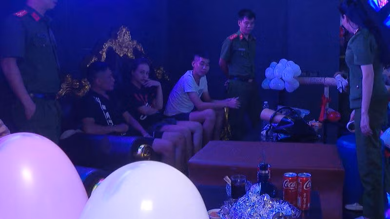 Công an thành phố Thanh Hóa kiểm tra hành chính tại quán JP CLUB.
