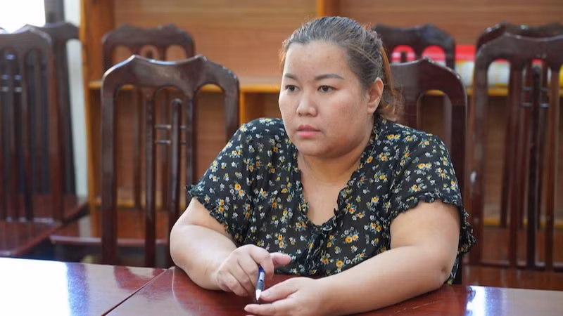 Đối tượng Nguyễn Thị Huyền tại cơ quan công an.