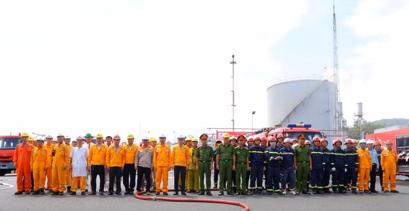 Lực lượng tham gia buổi thực tập phòng cháy, chữa cháy và cứu nạn cứu hộ tại GPP Dinh Cố.