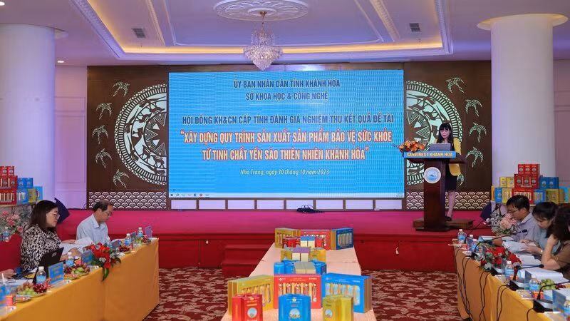 Quang cảnh buổi nghiệm thu, đánh giá đề tài.