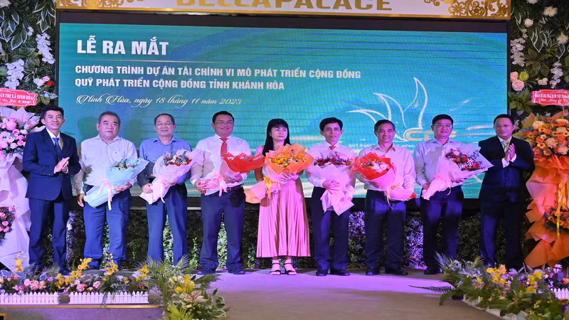 Ra mắt Dự án tài chính vi mô phát triển cộng đồng - Quỹ Phát triển cộng đồng tỉnh Khánh Hòa. (Ảnh: NGỌC HÒA)