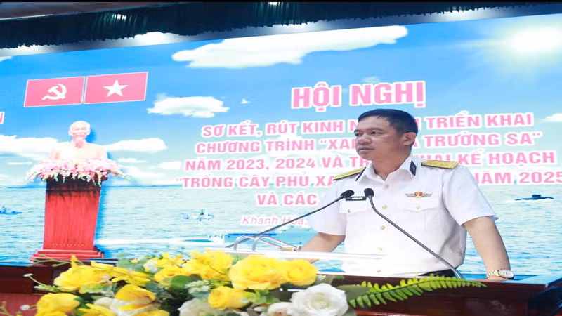 Đại tá Ngô Đình Xuyên, Phó Tư lệnh Vùng phát biểu chỉ đạo hội nghị. (Ảnh: CTV HQ)