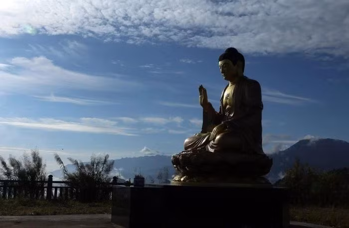 Đỉnh Lao Tỷ Phùng cũng là điểm du lịch tâm linh của người dân địa phương.