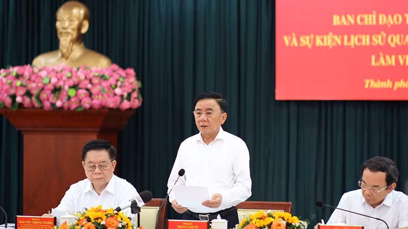 Đồng chí Trần Cẩm Tú, Ủy viên Bộ Chính trị, Thường trực Ban Bí thư phát biểu chỉ đạo tại buổi làm việc.