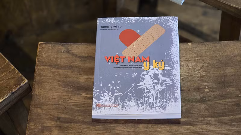 Bìa cuốn sách Việt Nam y ký.