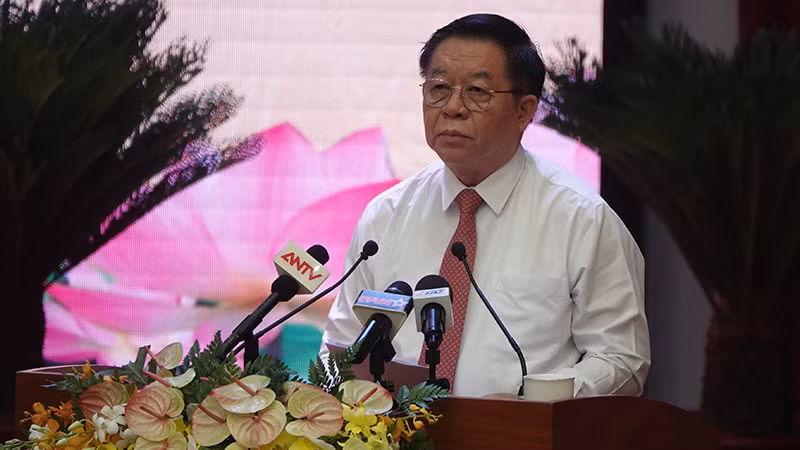 Đồng chí Nguyễn Trọng Nghĩa, Trưởng Ban Tuyên giáo và Dân vận Trung ương phát biểu Đề dẫn Hội thảo. (Ảnh: M.H)