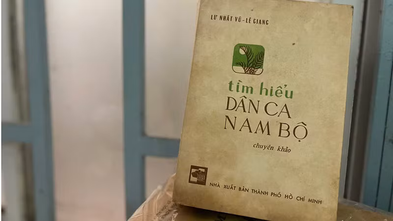 Công trình "Tìm hiểu Dân ca Nam Bộ" của nhạc sĩ Lư Nhất Vũ và nhà thơ Lê Giang. Công trình "Tìm hiểu Dân ca Nam Bộ" của nhạc sĩ Lư Nhất Vũ và nhà thơ Lê Giang.