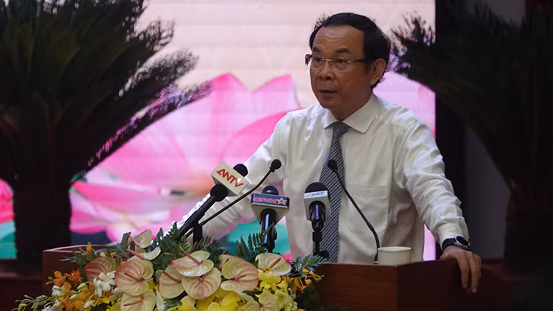 Đồng chí Nguyễn Văn Nên, Bí thư Thành ủy Thành phố Hồ Chí Minh, phát biểu chào mừng Hội thảo. (Ảnh: M.H)