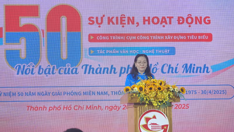 Đồng chí Nguyễn Thị Lệ, Phó Bí thư Thành ủy, Chủ tịch Hội đồng nhân dân Thành phố Hồ Chí Minh phát biểu khai mạc triển lãm. (Ảnh M.H)