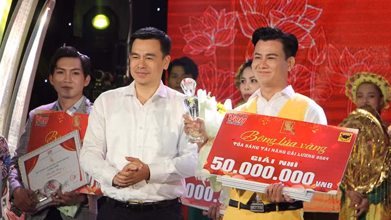 Thí sinh Huỳnh Văn Tánh (Long An) đoạt giải Nhì.(Ảnh THÙY TRANG). Thí sinh Huỳnh Văn Tánh (Long An) đoạt giải Nhì.(Ảnh THÙY TRANG).