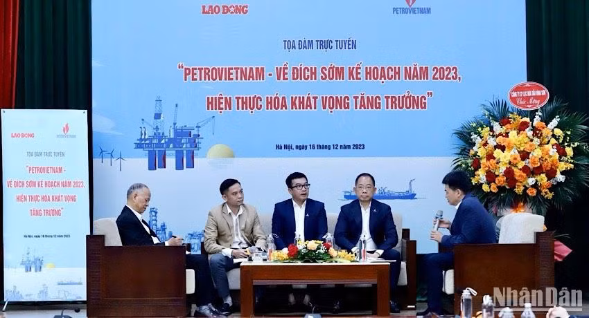Các đại biểu thảo luận tại buổi tọa đàm.