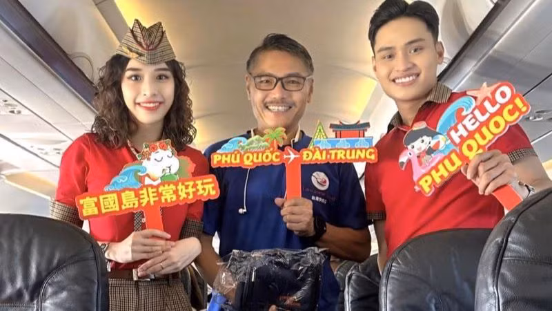 Hành khách trên chuyến bay khai trương từ Phú Quốc đi Đài Trung (Đài Loan, Trung Quốc).