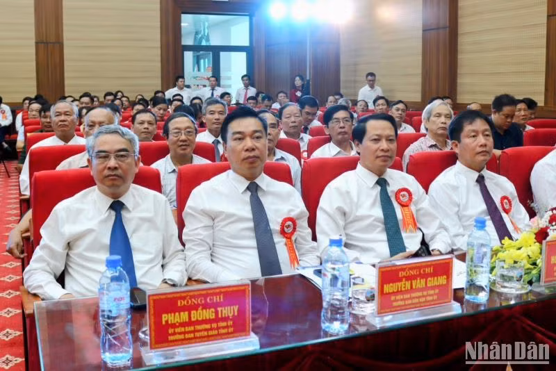 Các đại biểu tham dự lễ kỷ niệm.