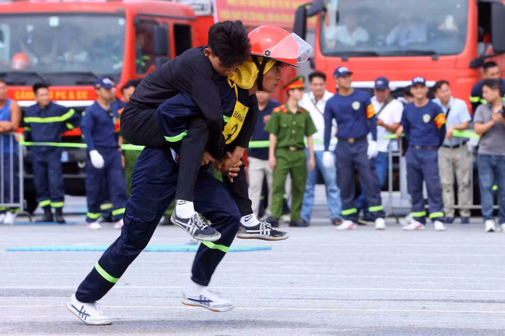Các vận động viên tham gia hội thi với tinh thần quyết tâm cao. (Nguồn: Công an Thành phố Hà Nội)