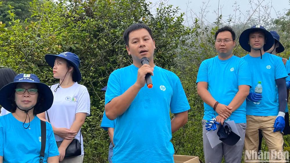Ông Nguyễn Minh Đức, Tổng Giám đốc HP Việt Nam mong muốn lan tỏa những giá trị bền vững bằng cách gìn giữ thiên nhiên và vun đắp cho tương lai. Ông Nguyễn Minh Đức, Tổng Giám đốc HP Việt Nam mong muốn lan tỏa những giá trị bền vững bằng cách gìn giữ thiên nhiên và vun đắp cho tương lai.