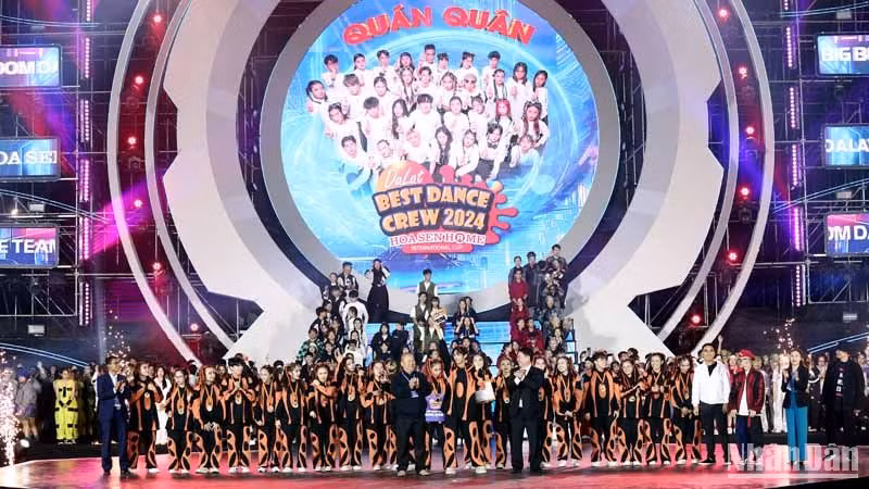 Nhóm Big Boom Dance Team đoạt quán quân bảng phong trào mở rộng của Dalat Best Dance Crew 2024. Nhóm Big Boom Dance Team đoạt quán quân bảng phong trào mở rộng của Dalat Best Dance Crew 2024.