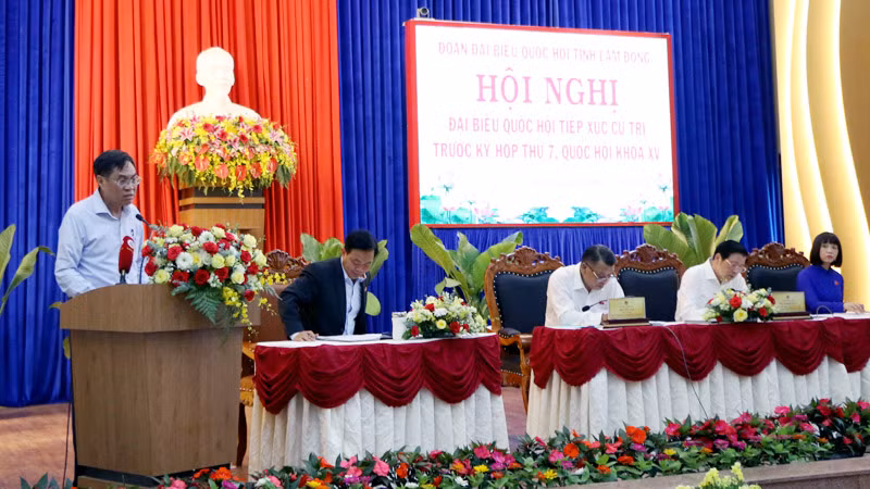 Phó Chủ tịch Ủy ban nhân dân tỉnh Lâm Đồng Võ Ngọc Hiệp giải trình ý kiến kiến nghị của cử tri về các nội dung thuộc thẩm quyền. Phó Chủ tịch Ủy ban nhân dân tỉnh Lâm Đồng Võ Ngọc Hiệp giải trình ý kiến kiến nghị của cử tri về các nội dung thuộc thẩm quyền.