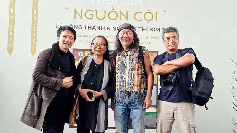 Họa sĩ Nguyễn Thị Kim Thái và những nghệ sĩ tại Đà Lạt. Họa sĩ Nguyễn Thị Kim Thái và những nghệ sĩ tại Đà Lạt.