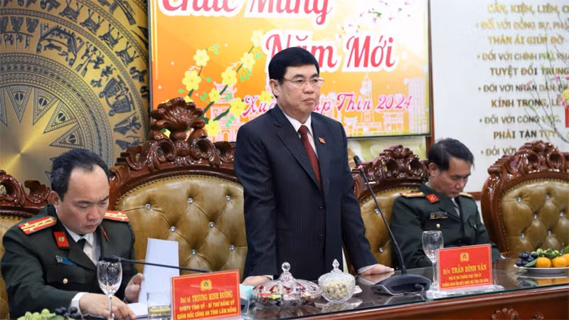 Đồng chí Trần Đình Văn phát biểu ý kiến tại chương trình. Đồng chí Trần Đình Văn phát biểu ý kiến tại chương trình.
