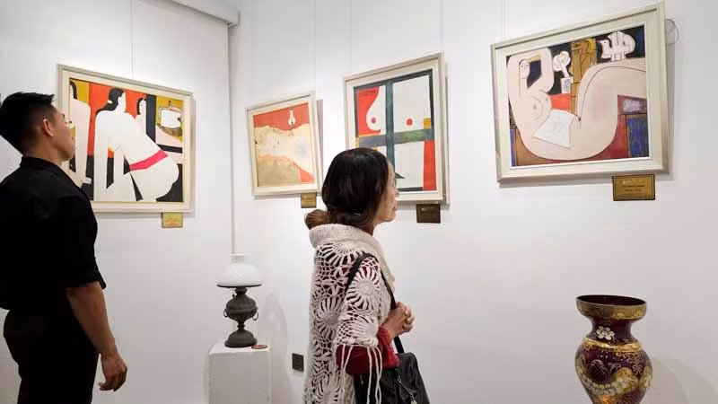 Một góc không gian triển lãm "Nguồn cội" tại Mimosa Gallery. Một góc không gian triển lãm "Nguồn cội" tại Mimosa Gallery.