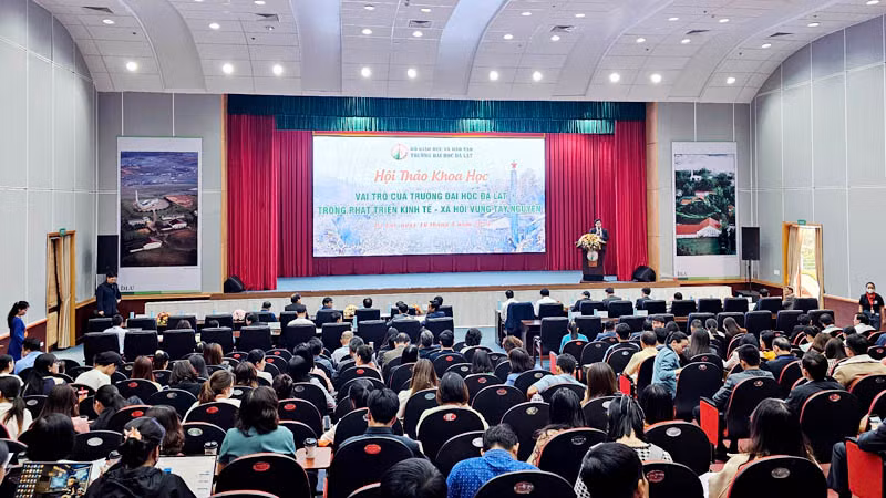 Quang cảnh hội thảo. Quang cảnh hội thảo.